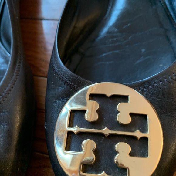 Tory Burch Black Leather Flats with Gold Accent - Picture 4 of 9